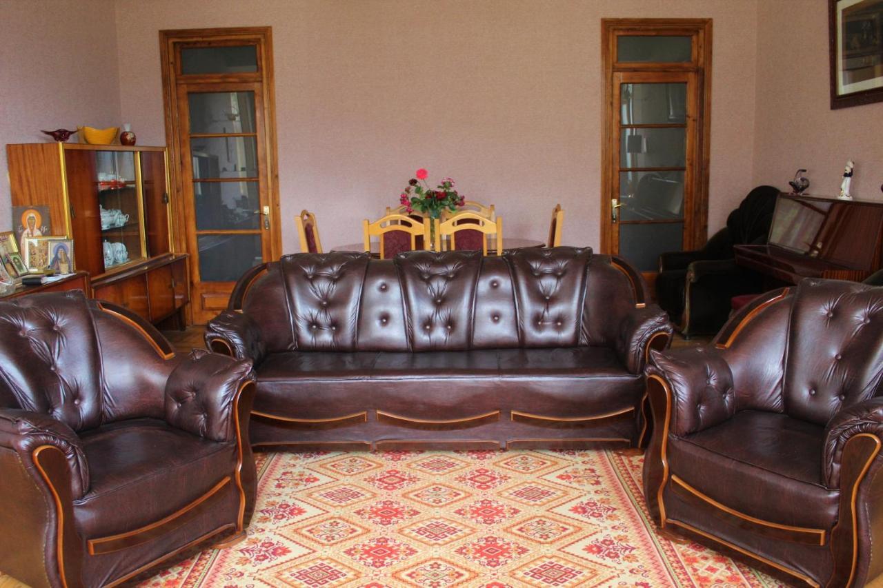 Guest House Racha Ambrolauri Eksteriør billede