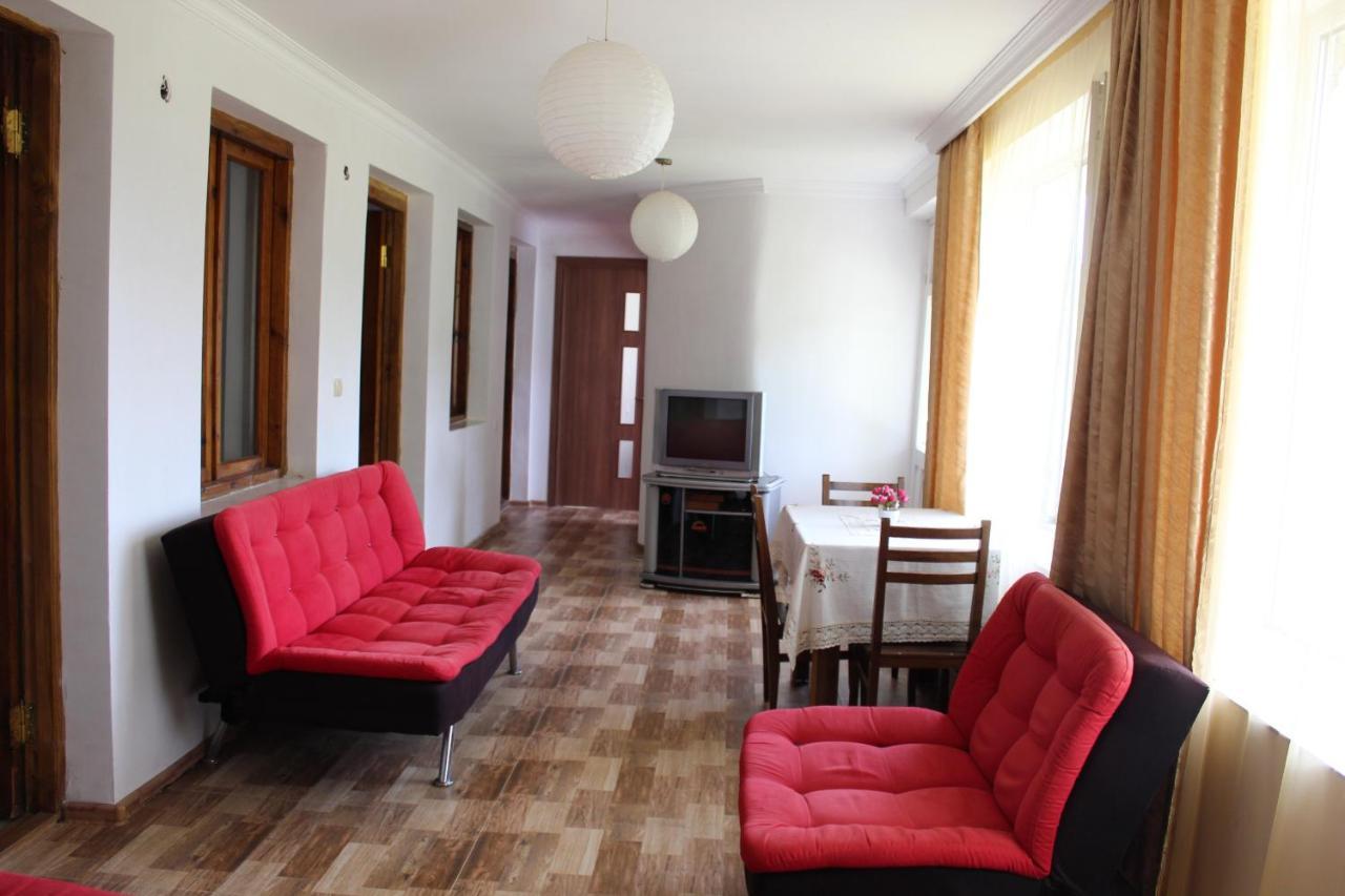 Guest House Racha Ambrolauri Eksteriør billede