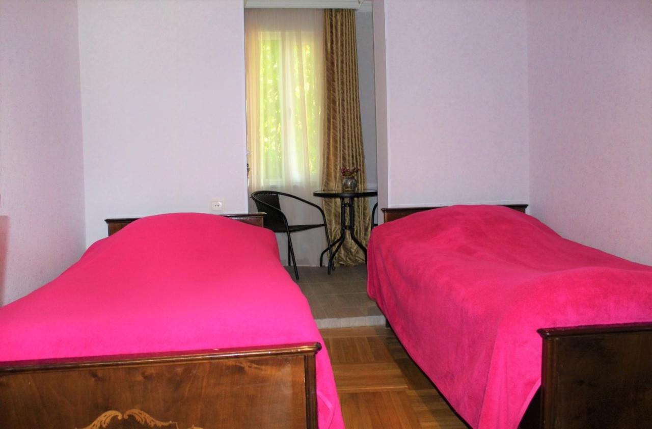 Guest House Racha Ambrolauri Eksteriør billede